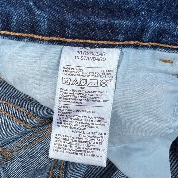 Old Navy Boyfriend Jean Short Sz 10 reg. - Picture 2 of 4
